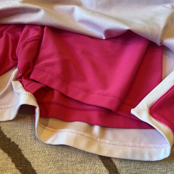 Nike Tennis and Workout Outfit pink and White - Picture 6 of 6
